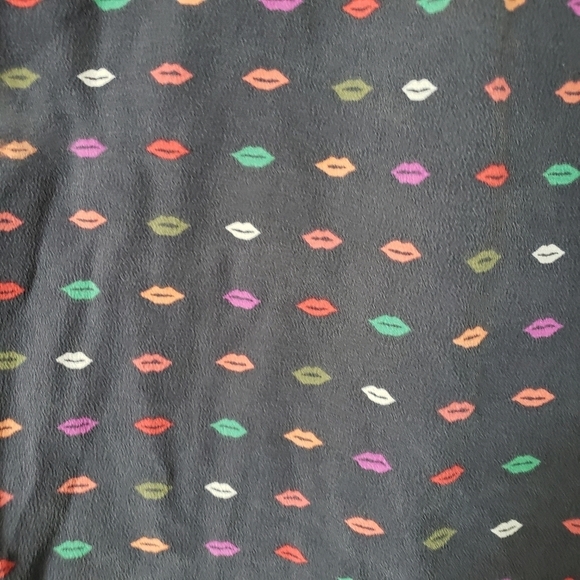 J.Crew 100% Silk Navy Blue Long Sleeve Blouse Colorful Lip Print Ruffle V-neck - Picture 7 of 7